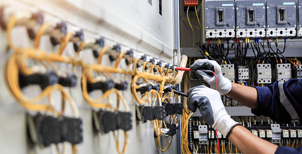 Professional Electrician technician working in Windcrest, TX